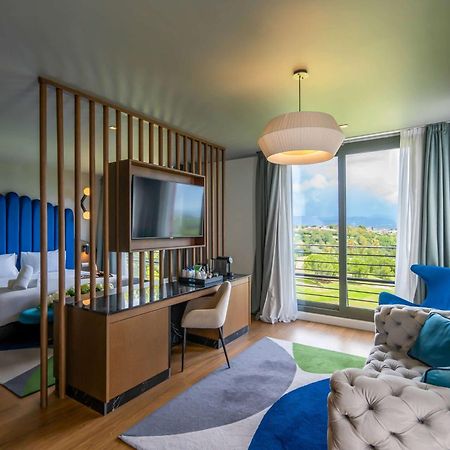 Dolce By Wyndham Barcelona Resort 圣埃斯特韦·塞斯罗维尔 外观 照片