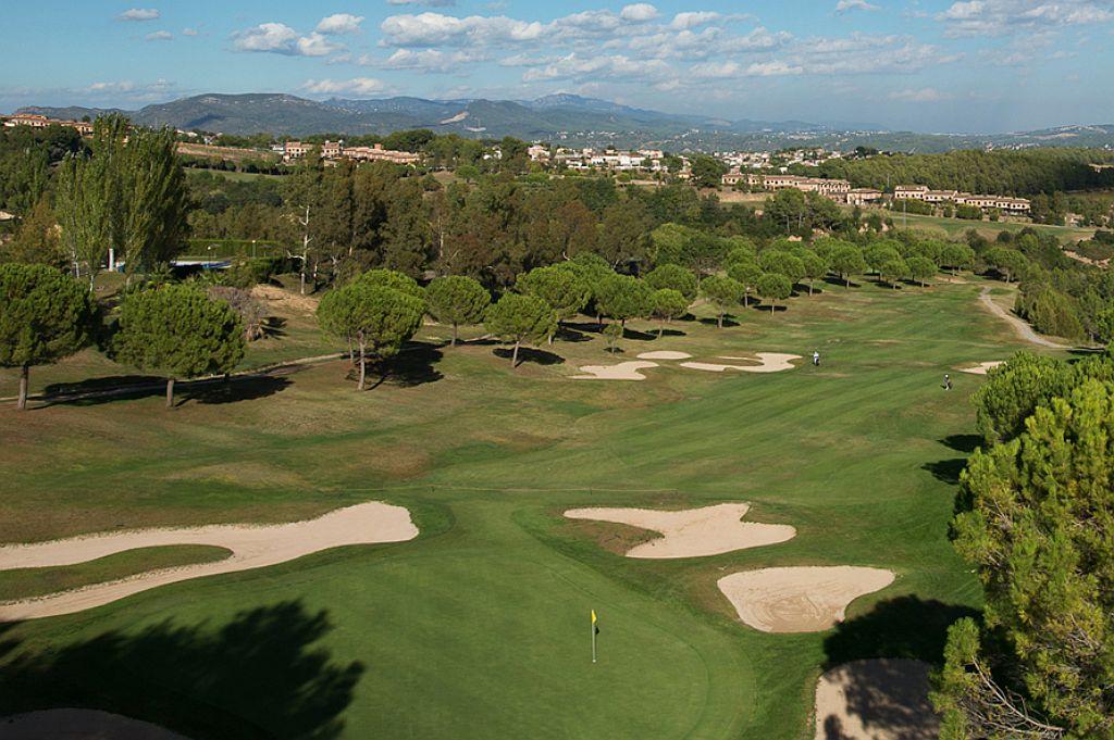 Hotel Barcelona Golf Resort 4 Sup 圣埃斯特韦·塞斯罗维尔 外观 照片