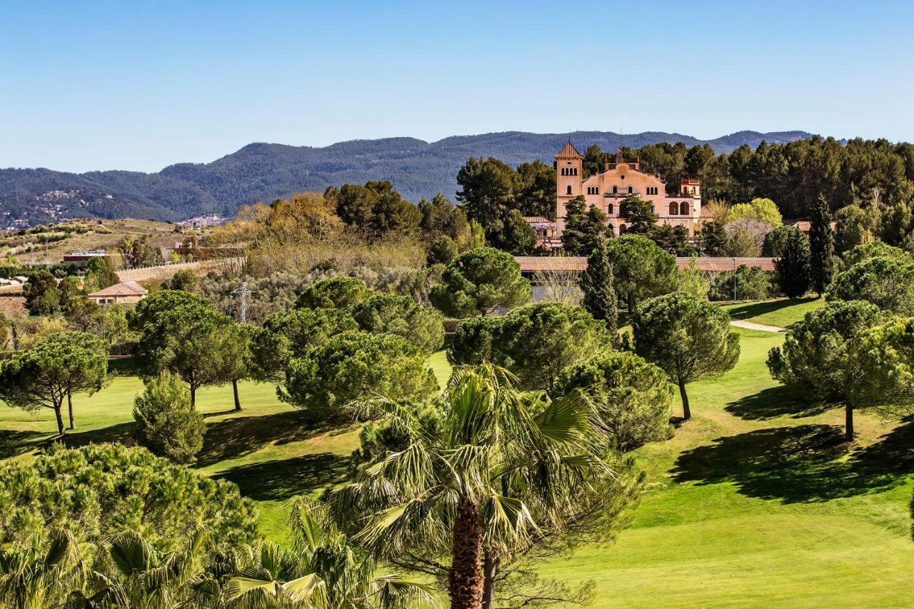 Hotel Barcelona Golf Resort 4 Sup 圣埃斯特韦·塞斯罗维尔 外观 照片