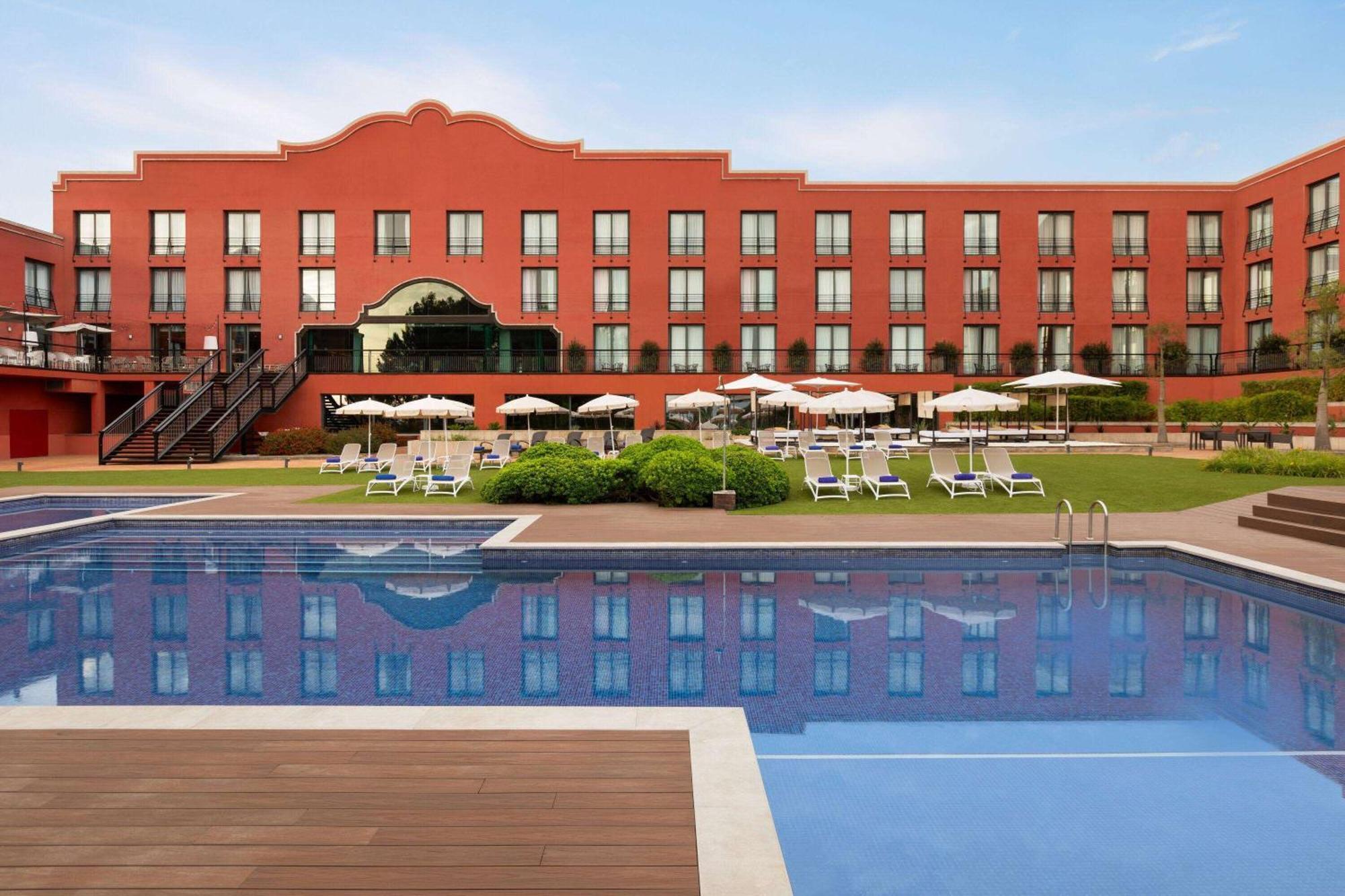 Dolce By Wyndham Barcelona Resort 圣埃斯特韦·塞斯罗维尔 外观 照片