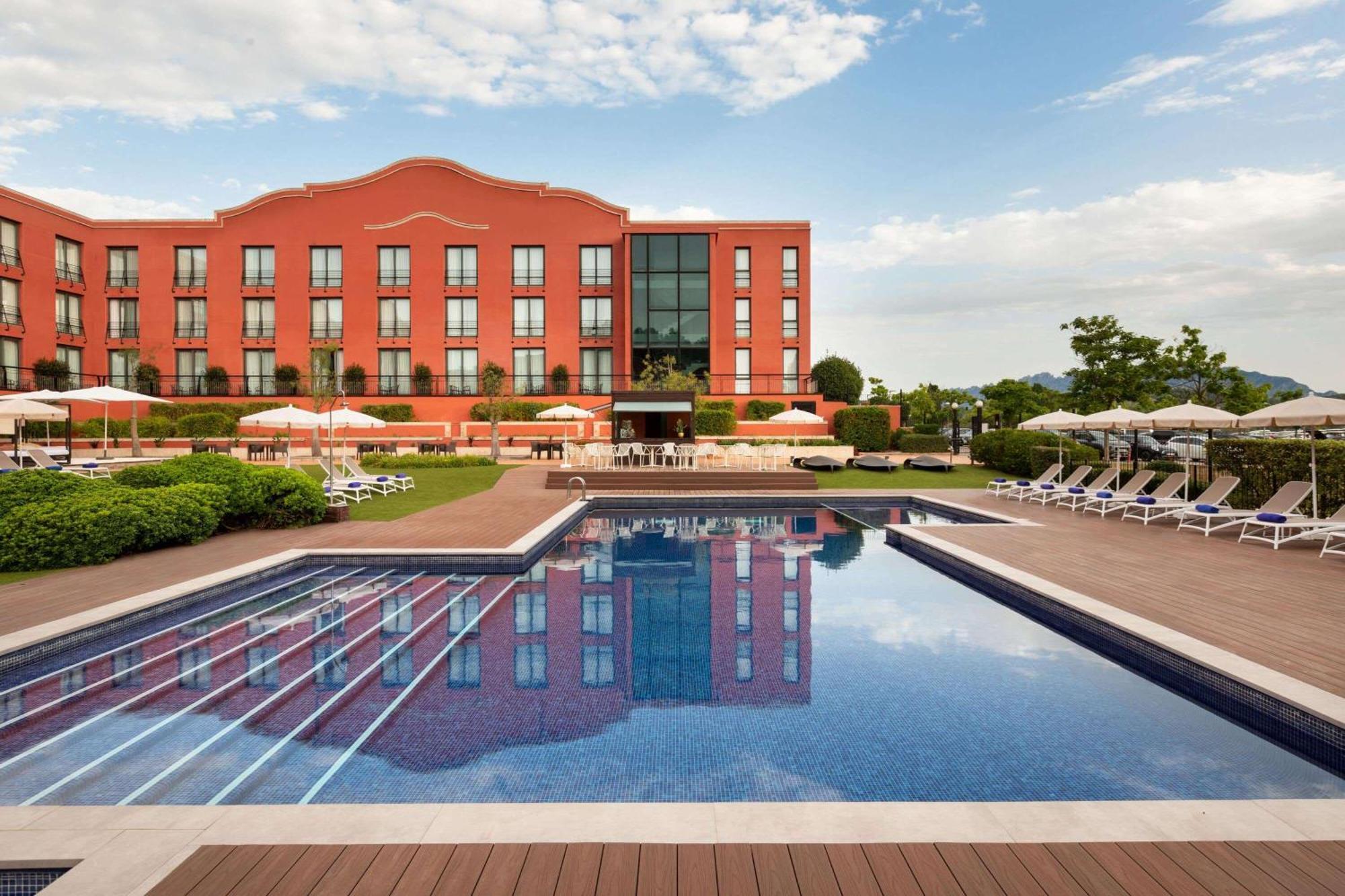 Dolce By Wyndham Barcelona Resort 圣埃斯特韦·塞斯罗维尔 外观 照片