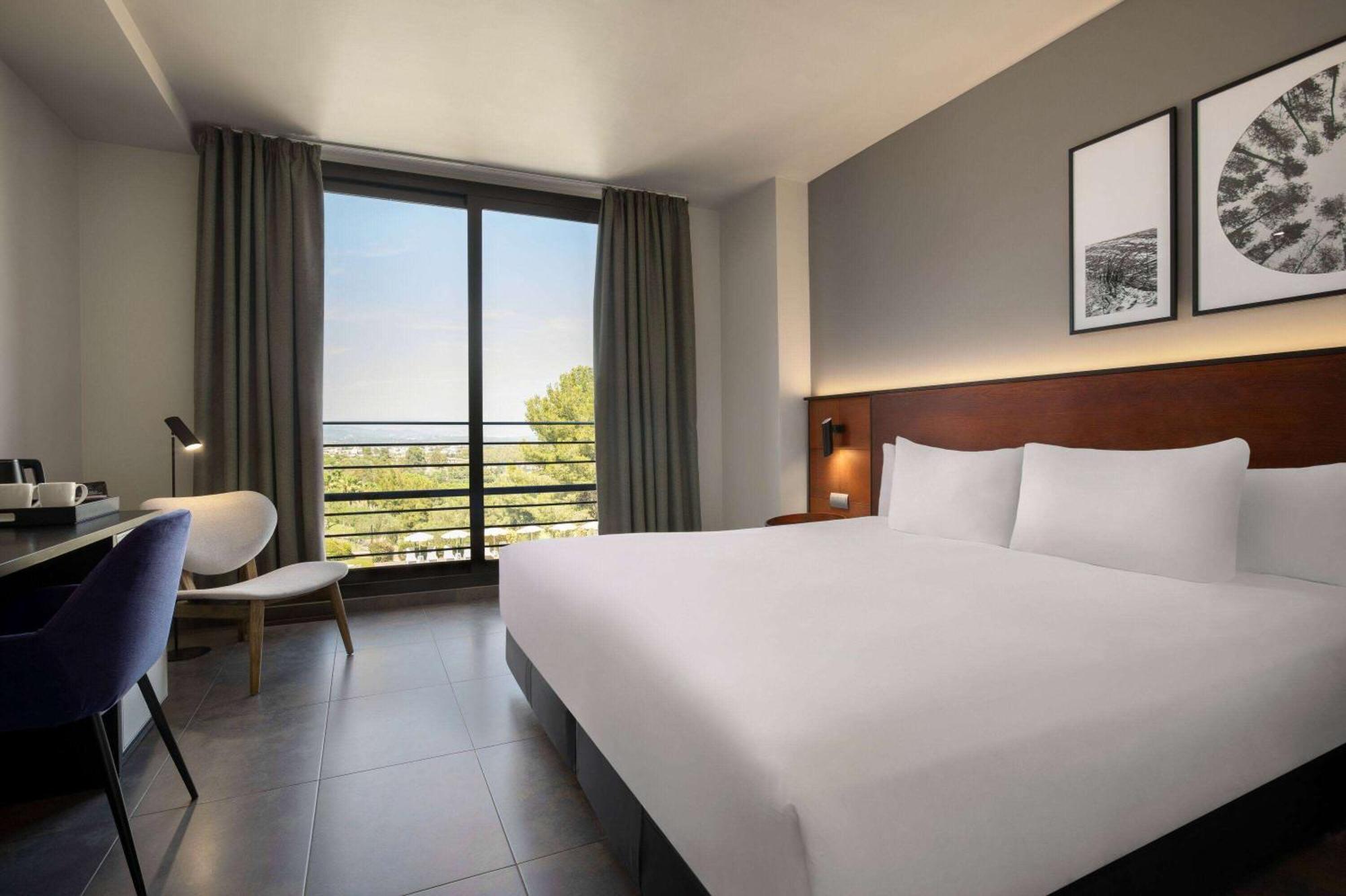 Dolce By Wyndham Barcelona Resort 圣埃斯特韦·塞斯罗维尔 外观 照片