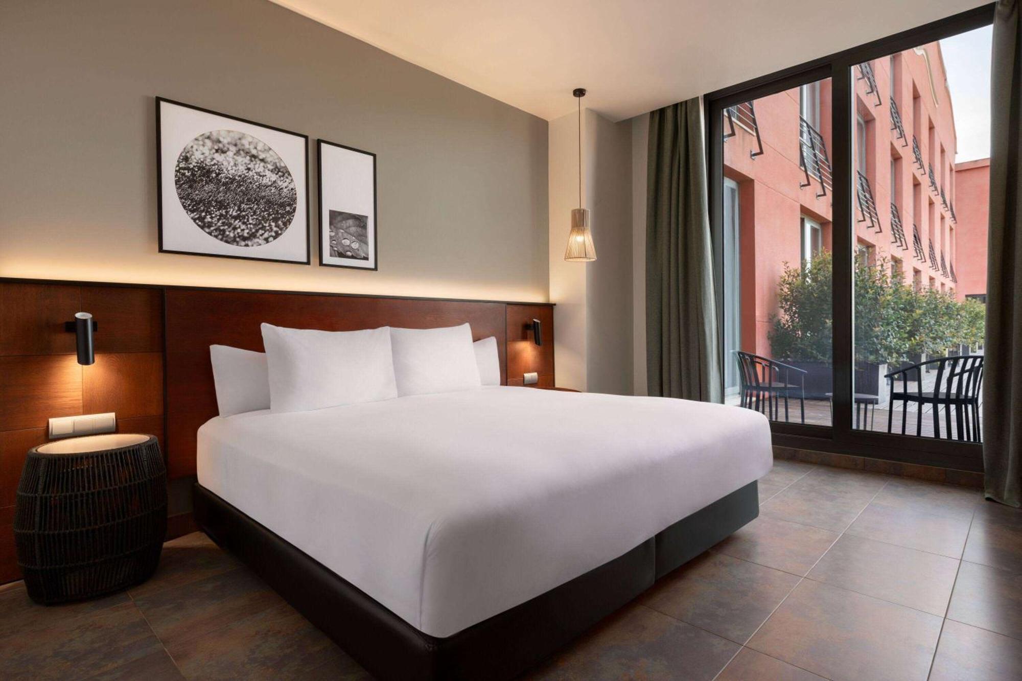 Dolce By Wyndham Barcelona Resort 圣埃斯特韦·塞斯罗维尔 外观 照片