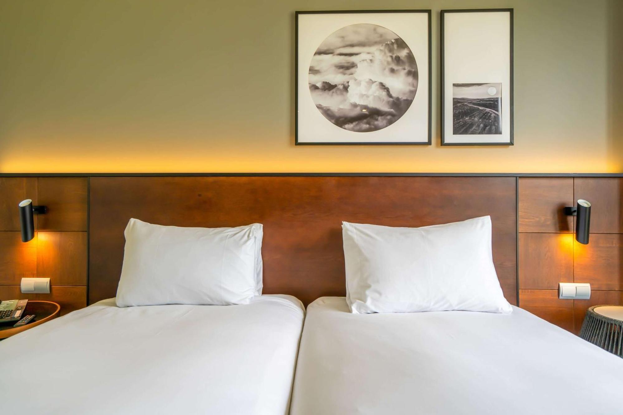 Dolce By Wyndham Barcelona Resort 圣埃斯特韦·塞斯罗维尔 外观 照片